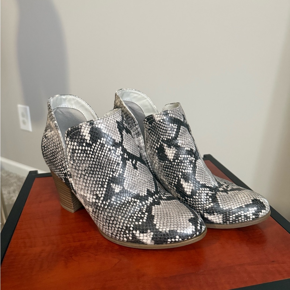 Fergalicious Black and Gray Patterned Ankle Booties
